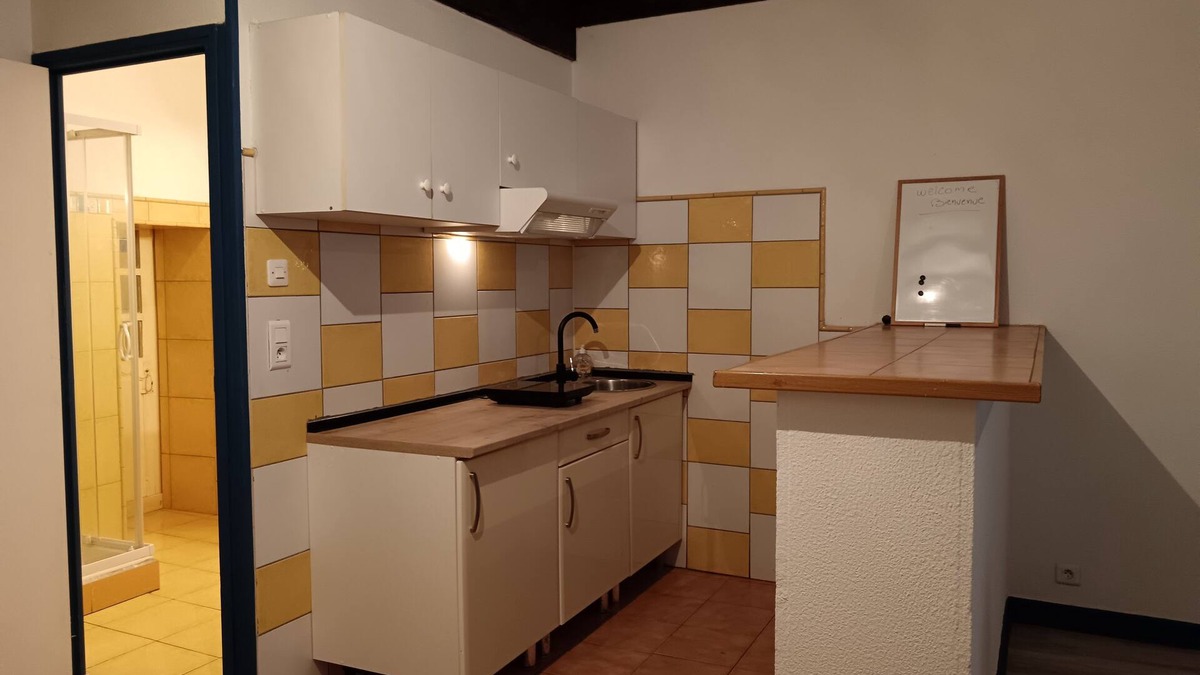 Castelnaudary Apartment | Studio in the old town center not far from the Canal du Midi