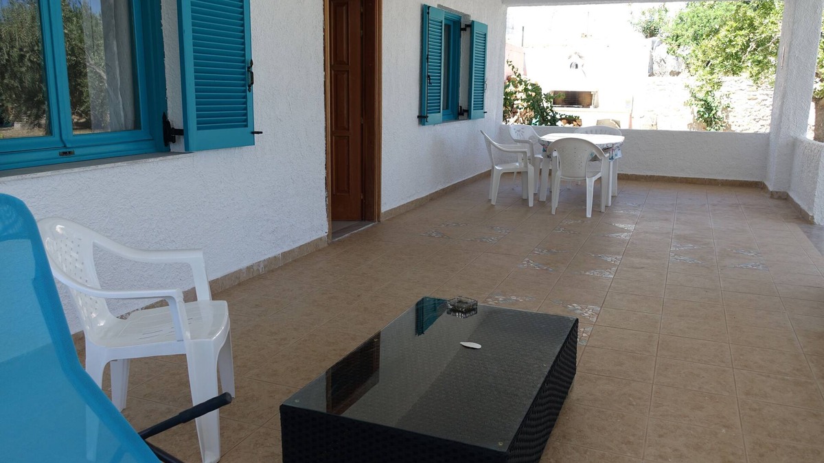 Troizinia Apartment | Studio in vacation home directly by the sea, with large covered terrace
