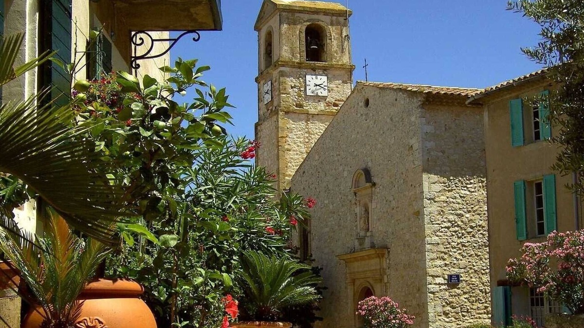 Ventabren Apartment | Studio in village house near. from Aix en Provence