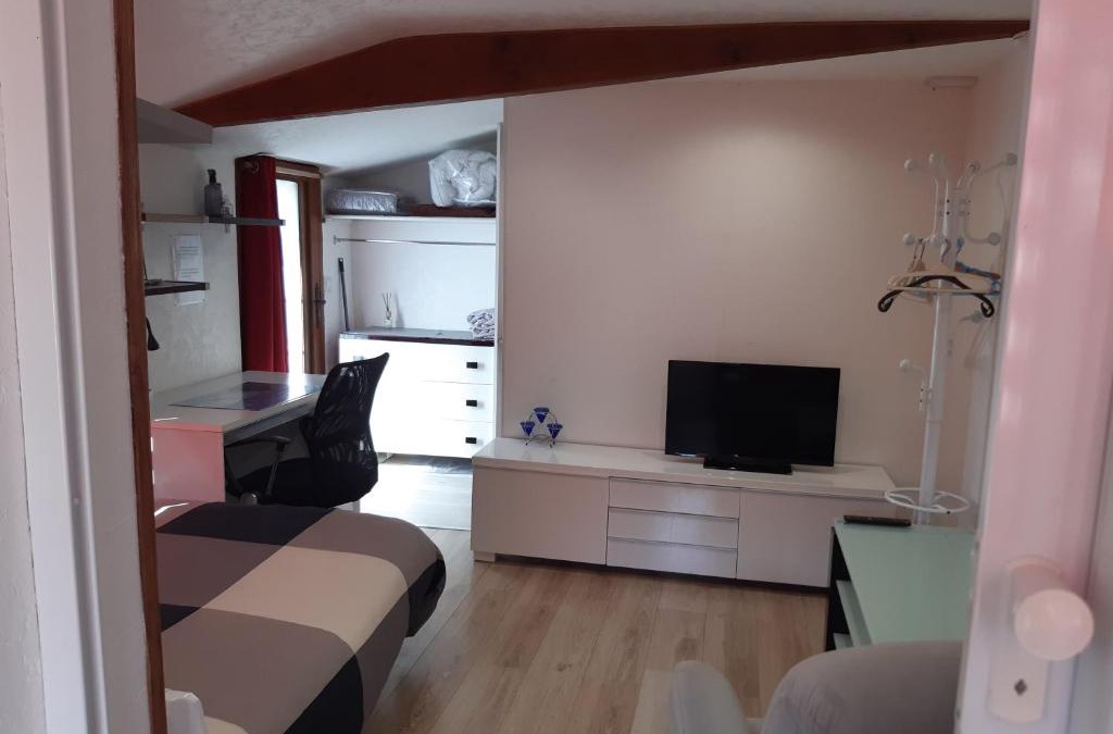 Saint-Illiers-la-Ville Apartment | Studio indépendant