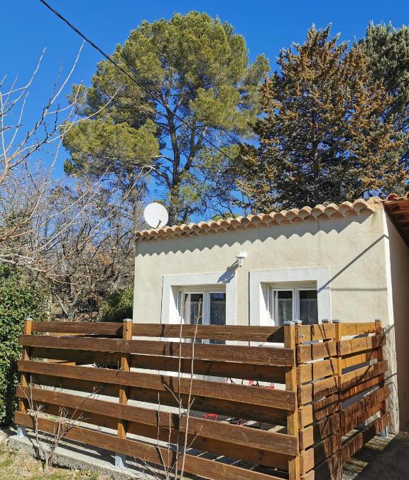 Pierrevert Apartment | Studio indépendant à 2 minutes du golf du Luberon