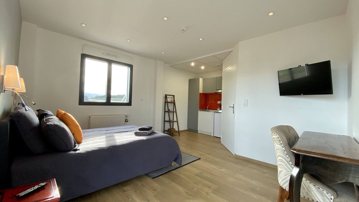 Brenoux Apartment | Studio Juan de la Cierva