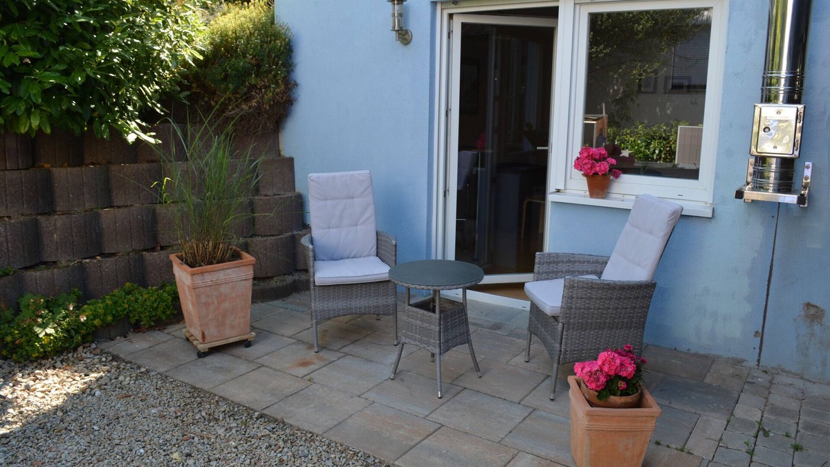 Estenfeld Apartment | Studio 'Komfort-Apartment Mit Terrasse' with Private Terrace and Wi-Fi