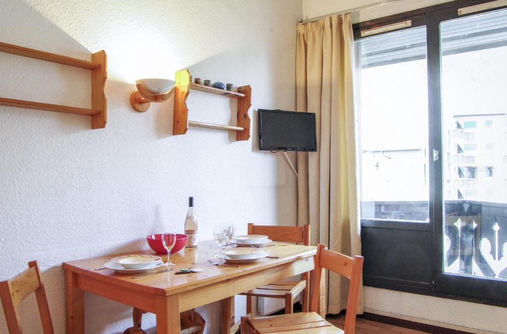 Chamonix City Centre Apartment | Studio Le Triolet-6 by Interhome