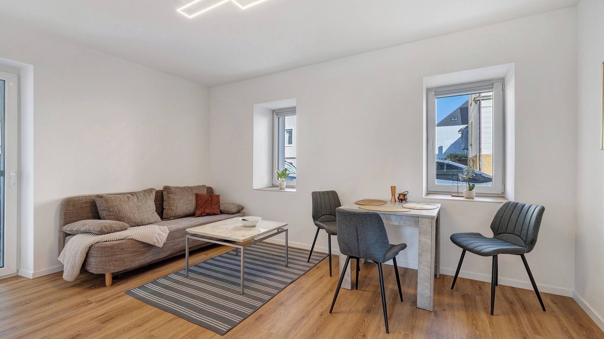 Ebingen Apartment | Studio 'Loft Am Bahnhof' with Mountain View, Wi-Fi and Air Conditioning