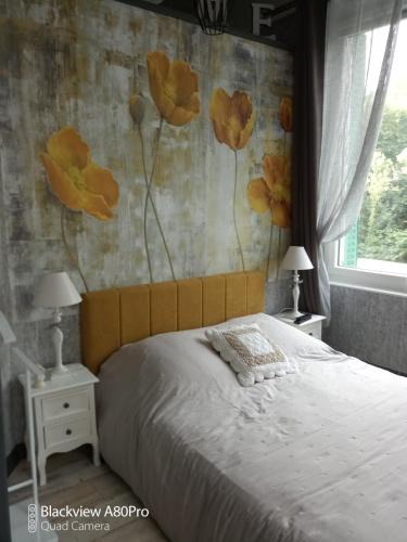 Olliergues Apartment | Studio Malou, cuisine, salle d'eau, terrasse amenagée