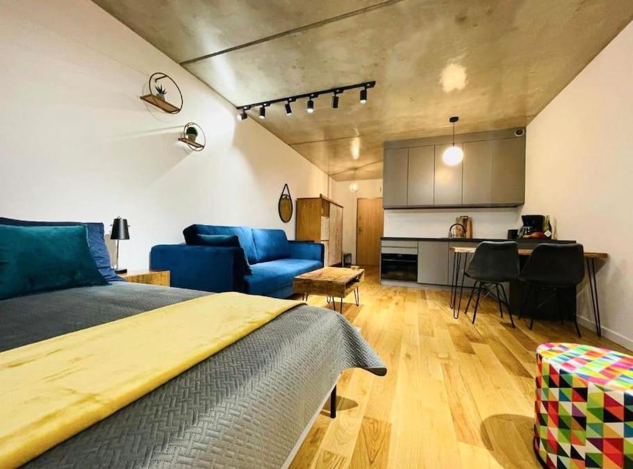 Gliwice Apartment | Studio Mango w/Patio & Parking