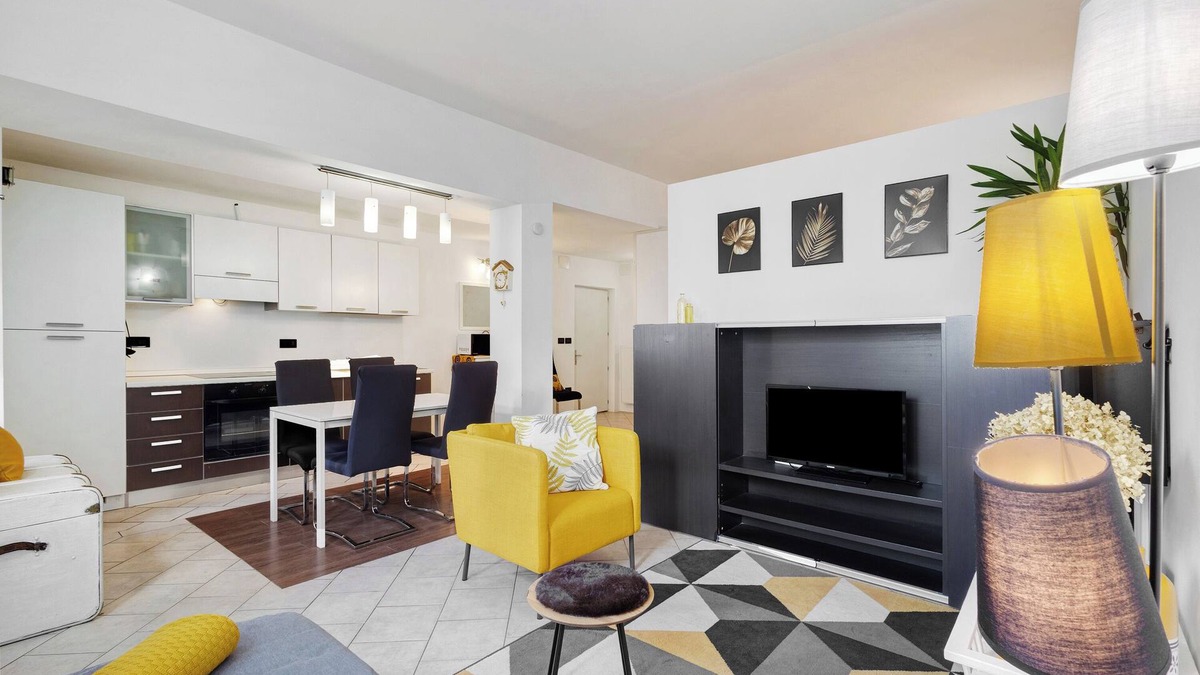 Muhlbach Apartment | Studio 'Maria Beatrice Giallo' with Lake View and Wi-Fi