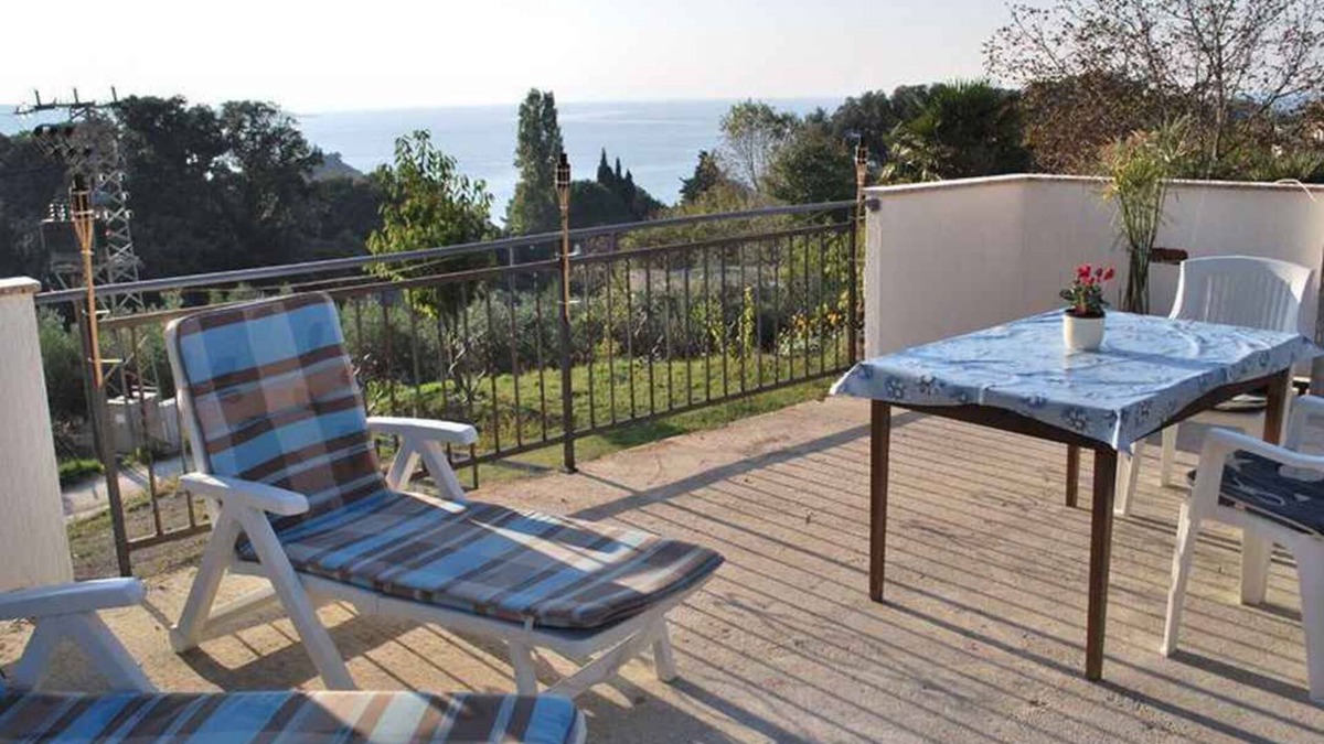 Rab Town Apartment | Studio mit Terrasse und Klimaanlage