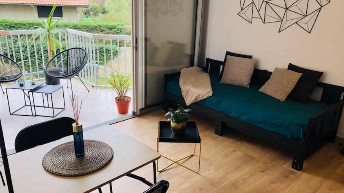 Romans-sur-Isere Apartment | Studio Moderne, Terrasse et Parking Privé, 18m2