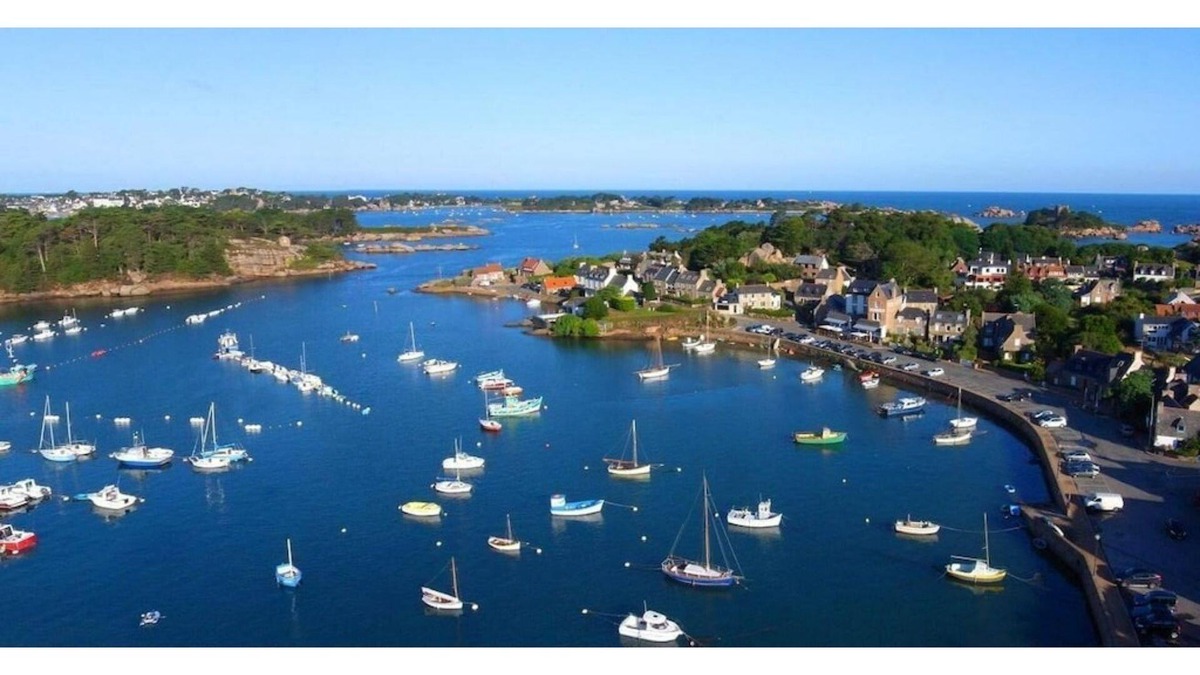 Perros-Guirec Apartment | Studio n°1, Large apartment - Perros-Guirec - Port de Ploumanac'h.