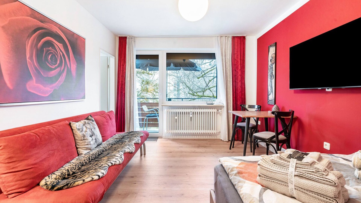 Munchen District Apartment | Studio ‘Namibia’ with balcony, parking space in front of the house and Wi-Fi