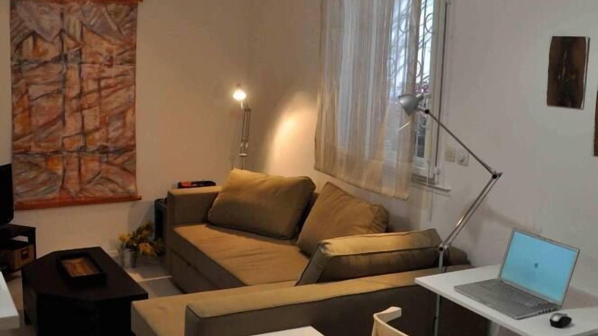 Le Busca Apartment | Studio near center and Canal du Midi, private parking, terrace overlooking garden