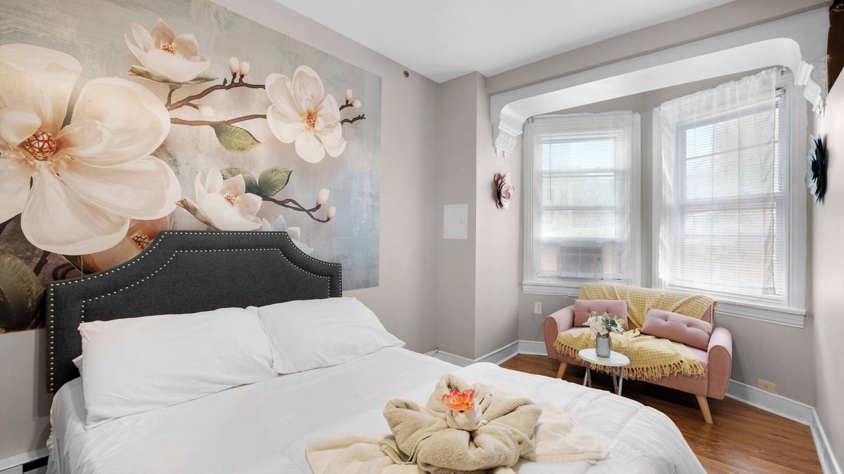 Gayborhood Apartment | Studio Near Historic Sites
