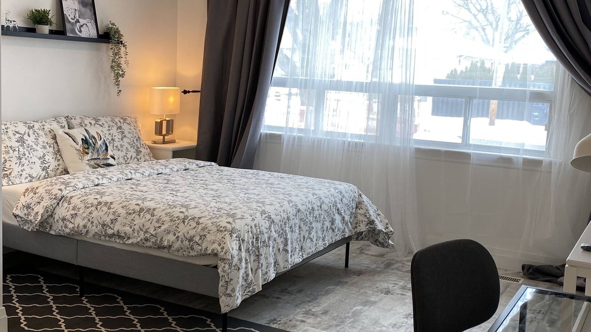 Markland Wood Apartment | Studio near Pearson Airport and Kipling subway