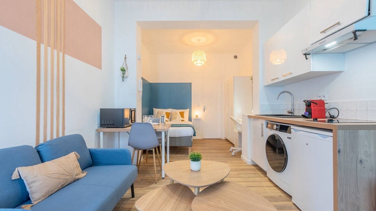 Roubaix Apartment | Studio near tram & Parc Barbieux, CHR + parking