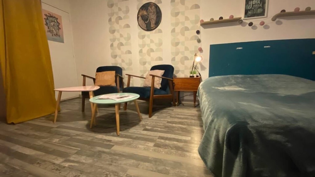 Lunel Apartment | Studio nestled in an interior courtyard with independent entrance, private patio