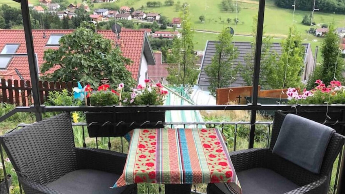 Busterbach Apartment | Studio Nichoir Avec Balcon et Jardin