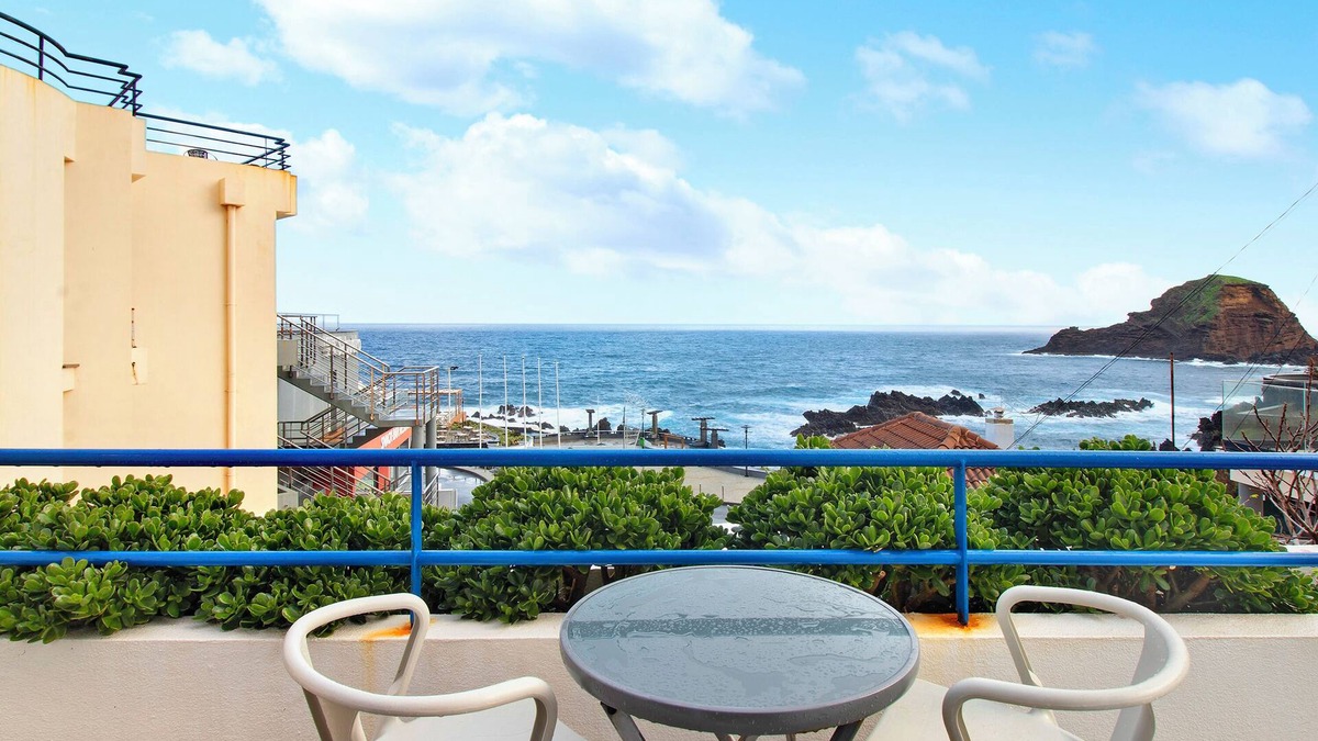Porto Moniz Apartment | Studio 'Ninho Gaivota' with Breathtaking Sea View, A/C, Wi-Fi & Balcony