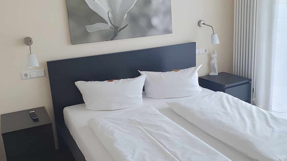 Illertissen Apartment | Studio 'Nr 1' with Balcony and Wi-Fi