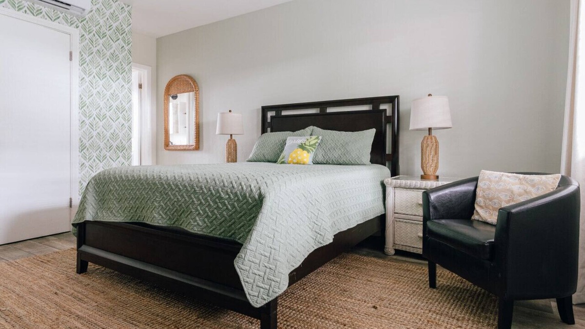 Santa Barbara Estates Apartment | Studio on Pompano Beach two blocks from the Ocean