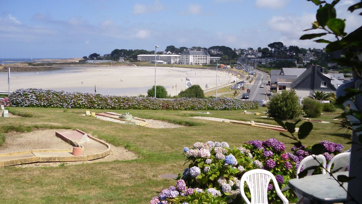 Le Ru House | STUDIO ON SEA FRONT, SWIMMING POOL, SAUNA . WEEK RENT