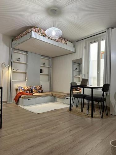 Curial Cambrai Apartment | Studio Paris 19
