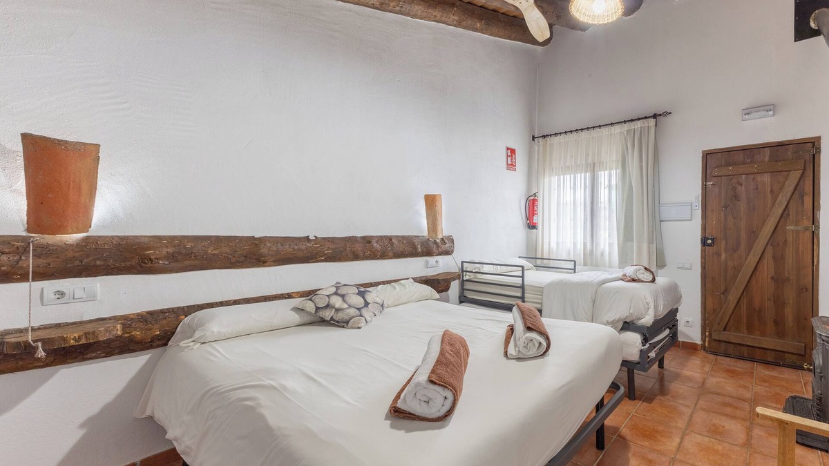 Santo Tome del Puerto Apartment | Studio 'Pato' with Mountain View and Private Garden