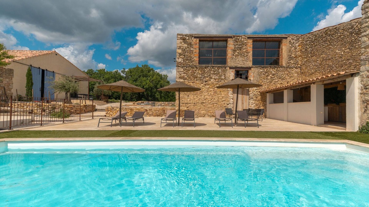 Esparron Apartment | Studio 'Petit Loft A La Campagne' with shared pool, balcony and air conditioning