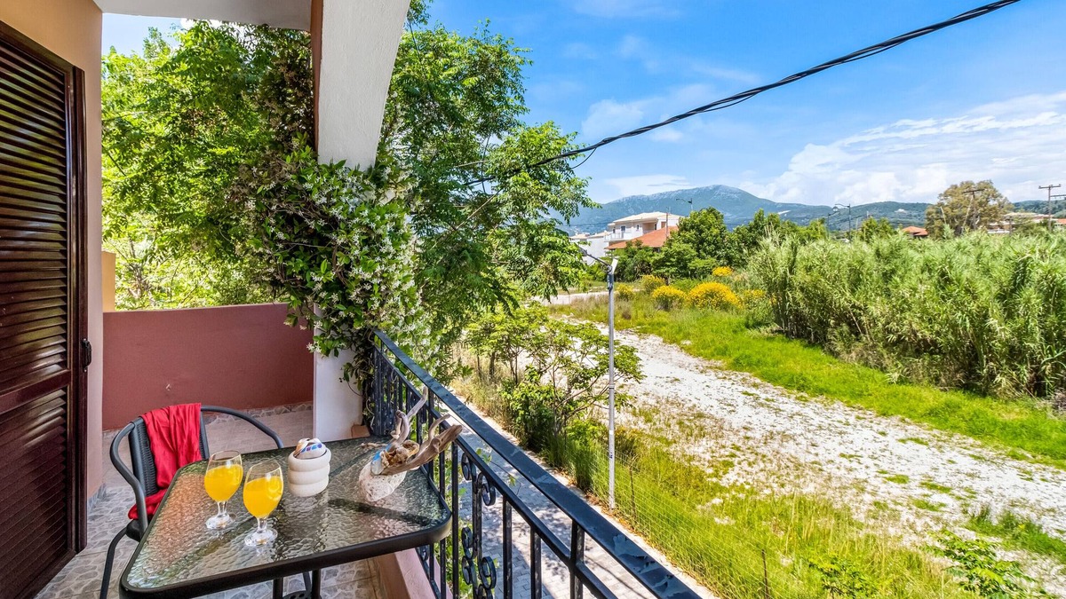 Vassiliki Apartment | Studio "Phaephon" with Sea View, Garden & Wi-Fi