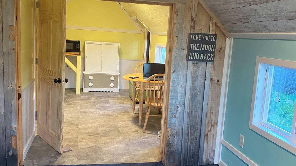 St Croix Falls Apartment | Studio Private setting type house with deck