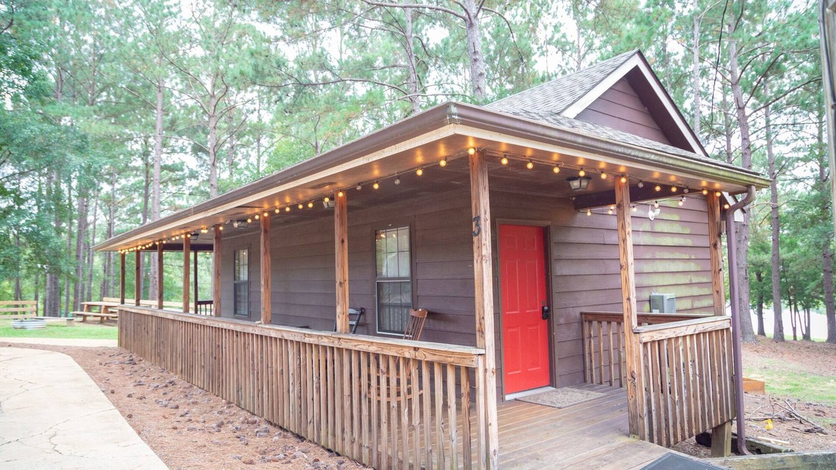 Ramer Apartment | studio rm w/full kitchen, 1 bth , private deck, & WiFi @ Kick Back Ranch.