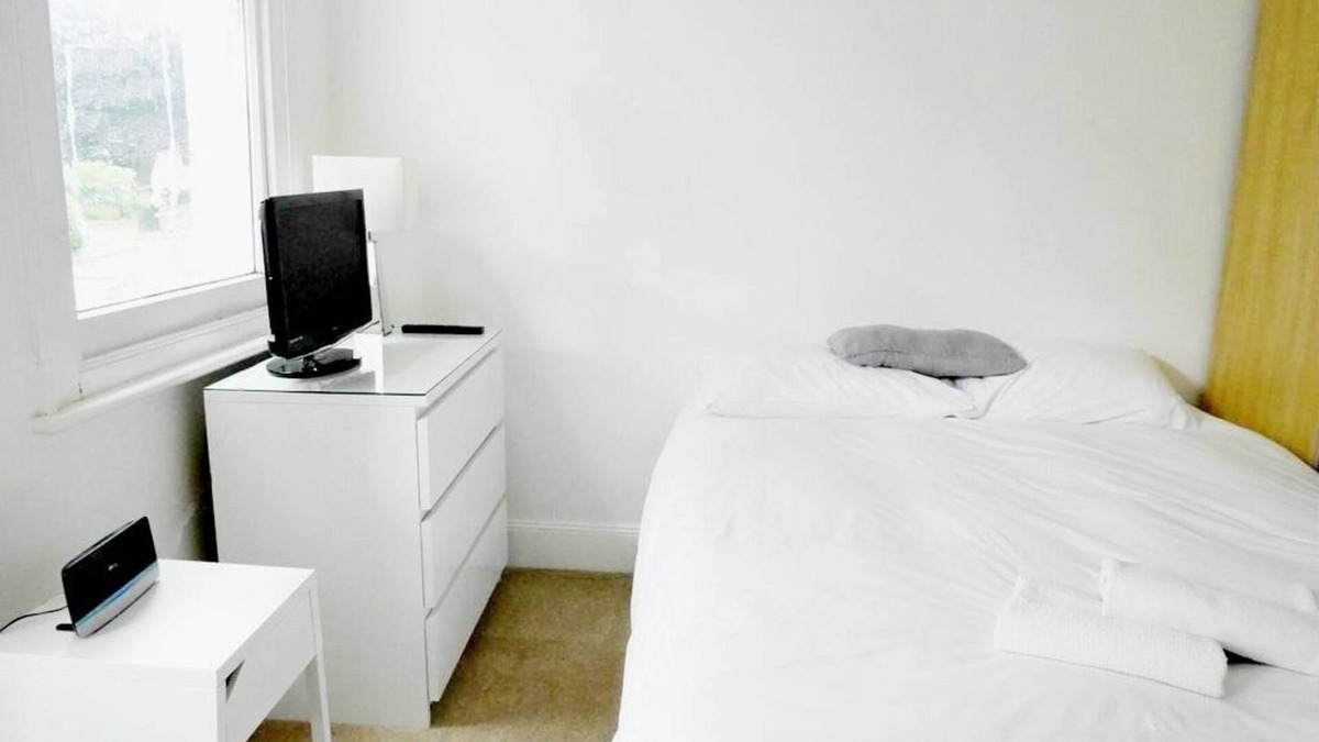 Kew Apartment | Studio room with ensuite near Kew Gardens