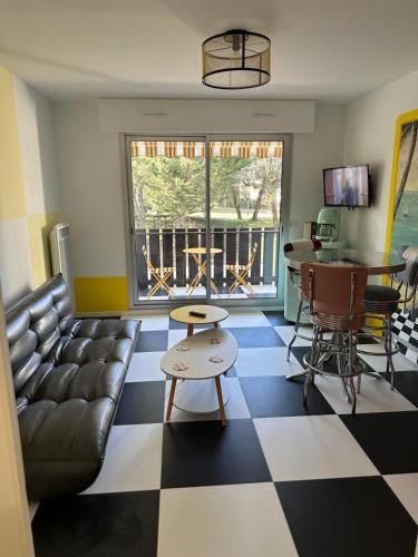 Saint-Georges-de-Didonne Apartment | Studio Sixties