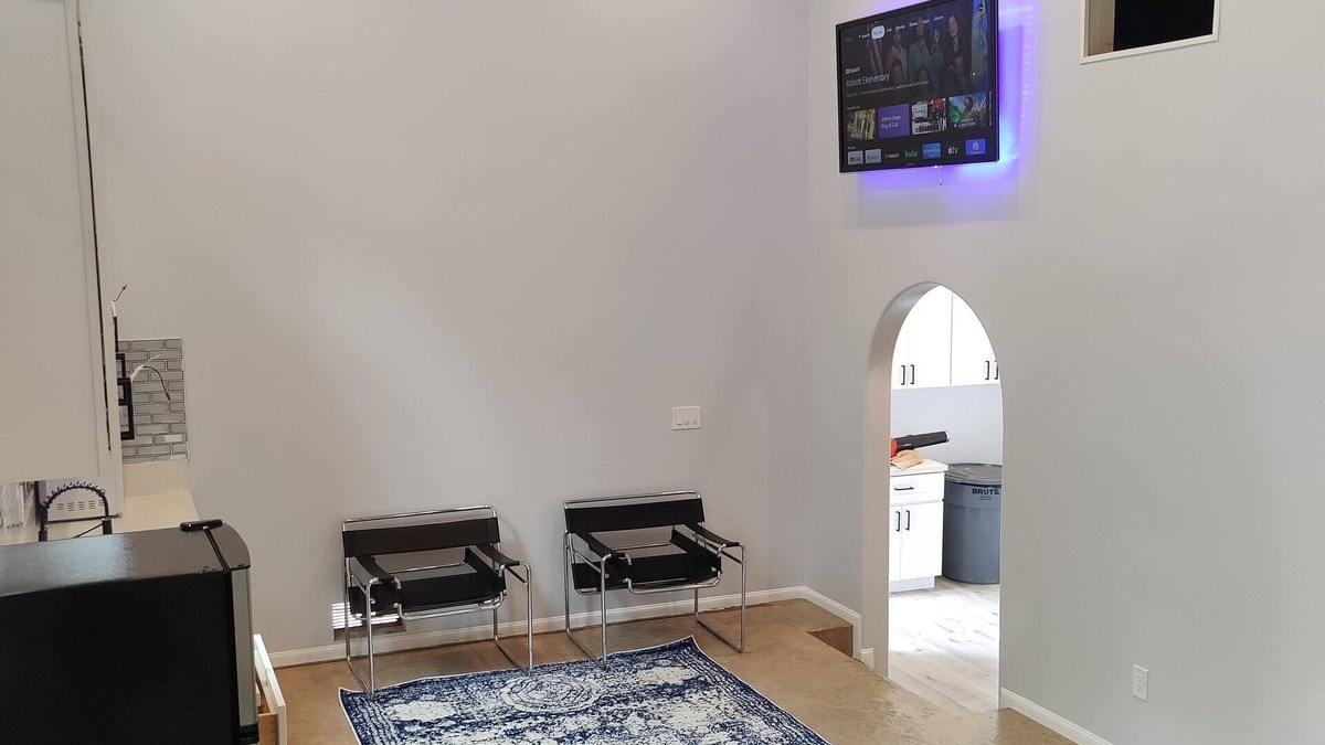San Diego Country Estates Apartment | Studio Shalom - Stunning studio with soaring ceilings and a vineyard