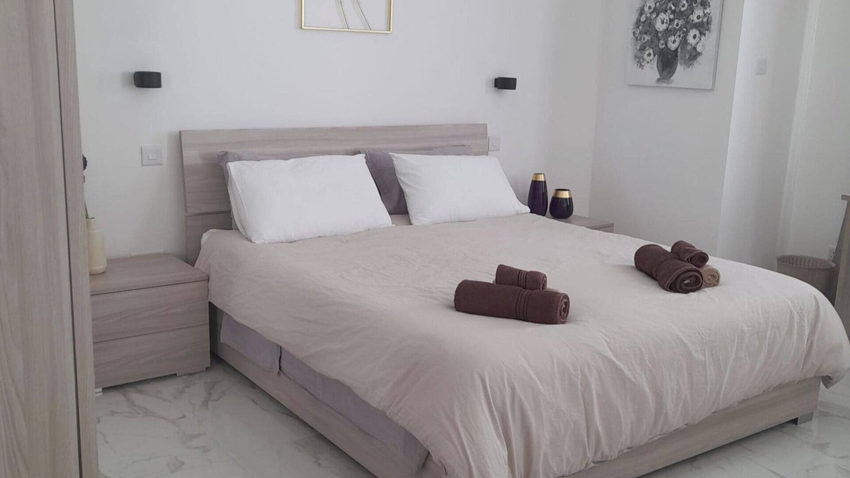 Qawra Apartment | Studio - Sleeps 2 - Balcony - 5 Min Walk To Beach