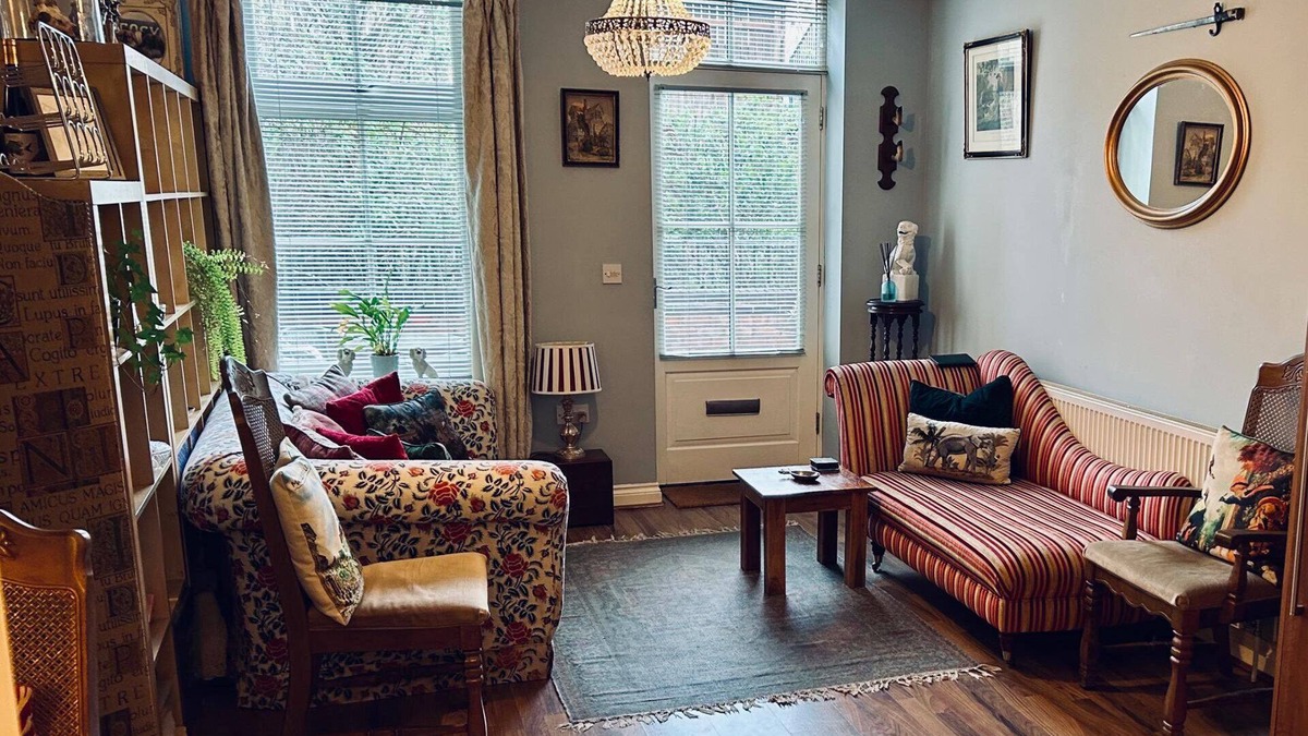 Macclesfield Apartment | Studio - Sleeps 2 - Pets - Terrace - Parking