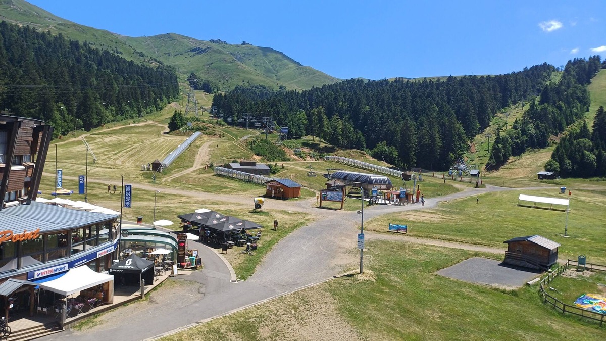 Laveissiere Apartment | Studio sleeps 4 full heart of the resort of Lioran in the Cantal