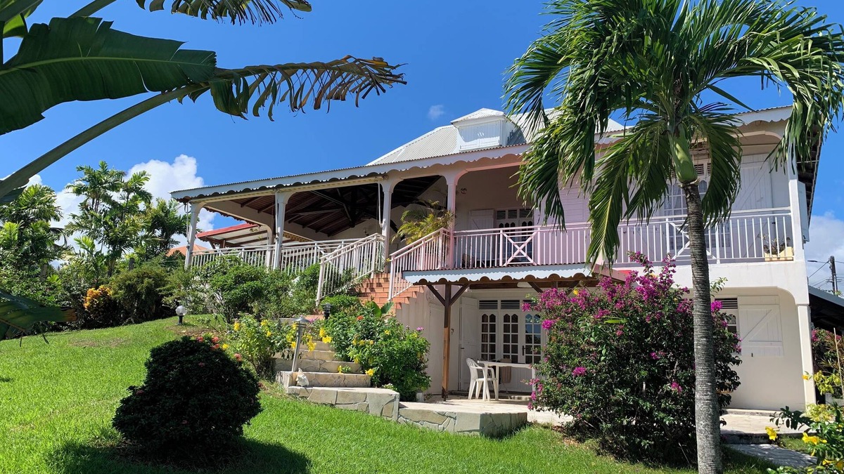Capesterre-Belle-Eau Apartment | Studio South East, large terrace facing the sea in tropical garden.