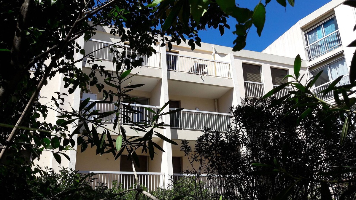 Quartier Administrations Apartment | STUDIO SOUTH TERRACE LE MASSILLON ARENES CENTER 2 STARS