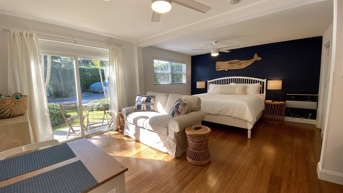 West Palm Beach Apartment | Studio steps from Intracoastal & downtown WPB with bikes