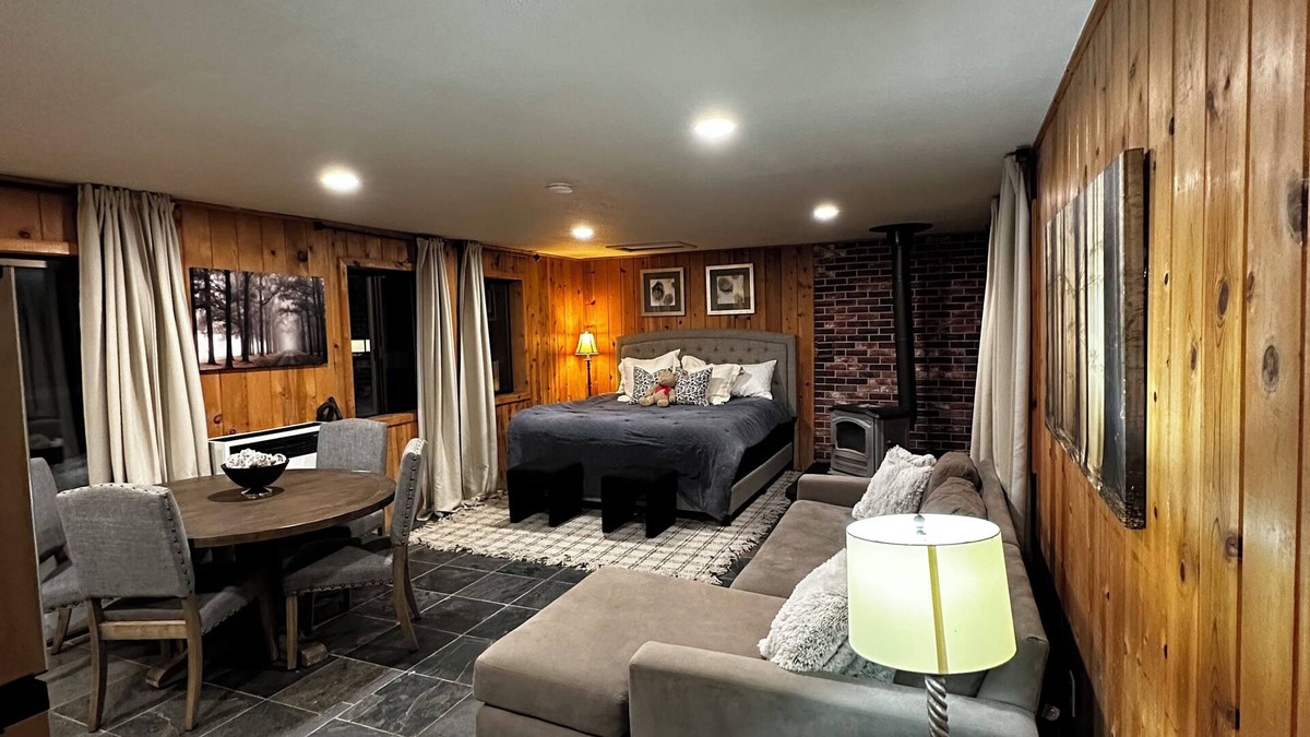 Echo Lake Cabin | Studio style cabin in Twin Bridges with Mountain View’s near Sierra Ski Resorts