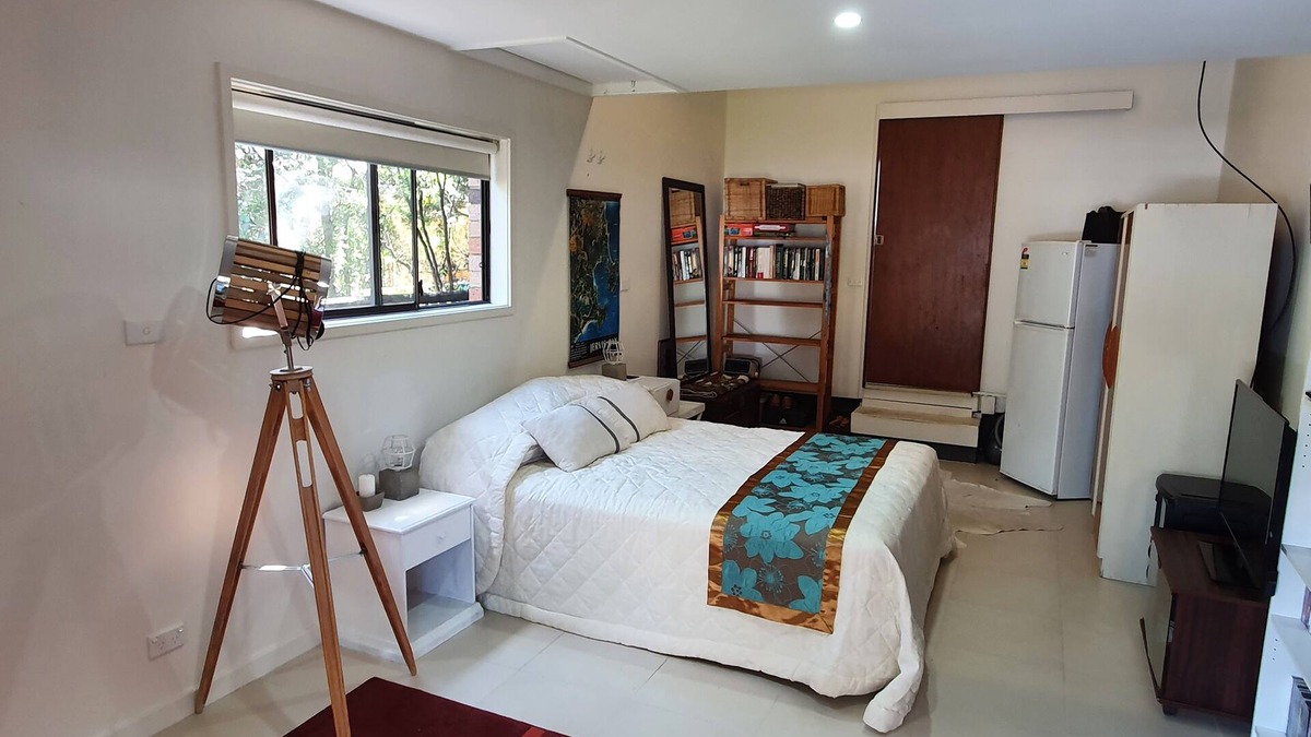 Callala Bay Apartment | Studio style self contained room, steps to the beach.
