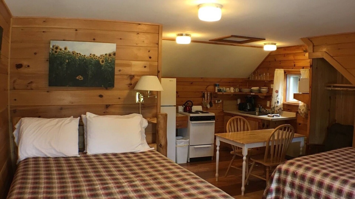 Stratton Apartment | Studio Suite 1 with full kitchen