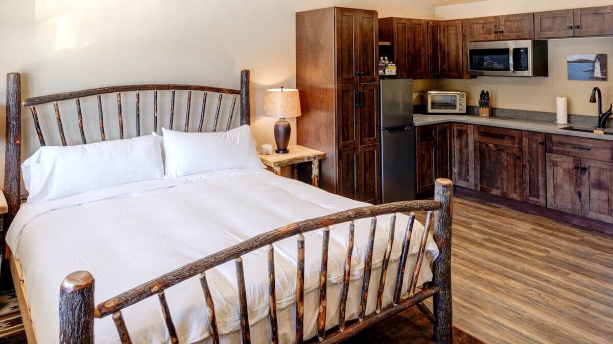 Sunapee Hotel | Studio Suite #11 at The Lodge | Minutes from Sunapee Harbor and Mount Sunapee