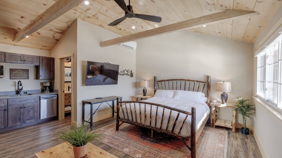 Sunapee Hotel | Studio Suite #3 at The Lodge | Minutes from Sunapee Harbor & Mount Sunapee