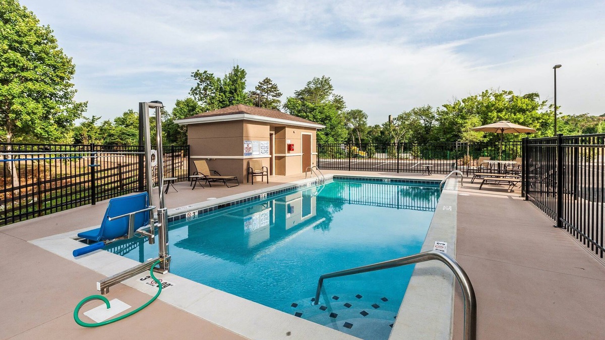 Farragut Apartment | Studio Suite in Knoxville | Shared Outdoor Pool