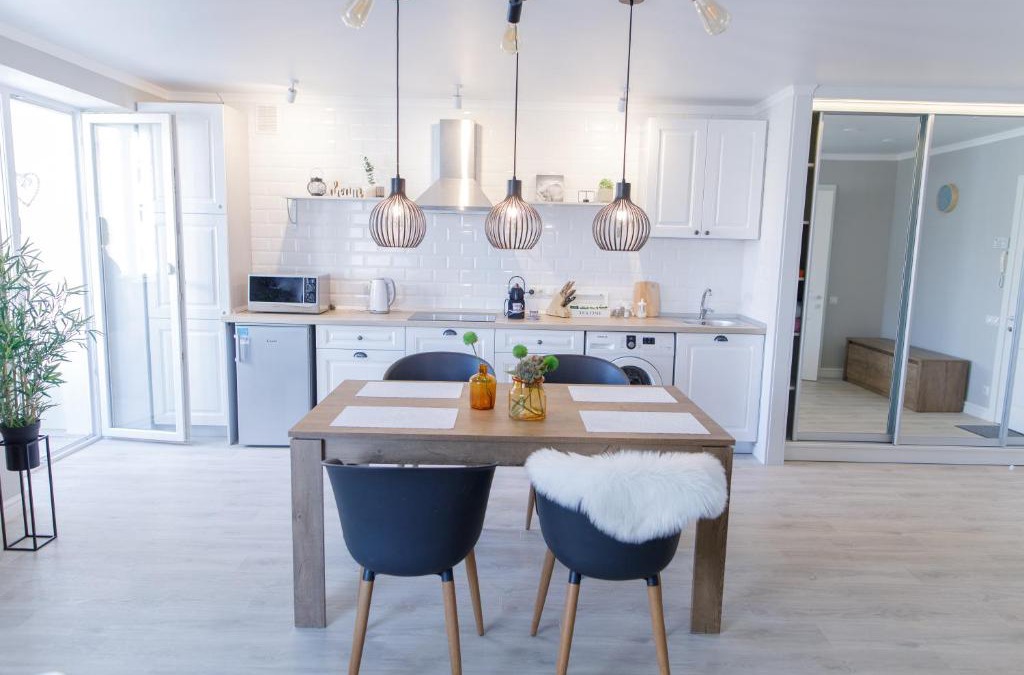 Zarichnyi District Apartment | Studio Suite near Lake with Jacuzzi