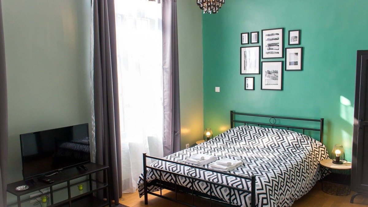 Saint-Quentin Apartment | Studio-Superior-Ensuite-Garden view