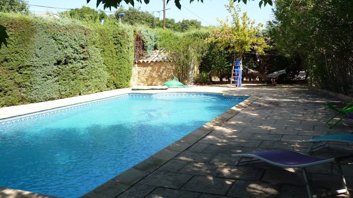 Bagnols-sur-Ceze Villa | Studio T2 with swimming pool in Provence Occitanne
